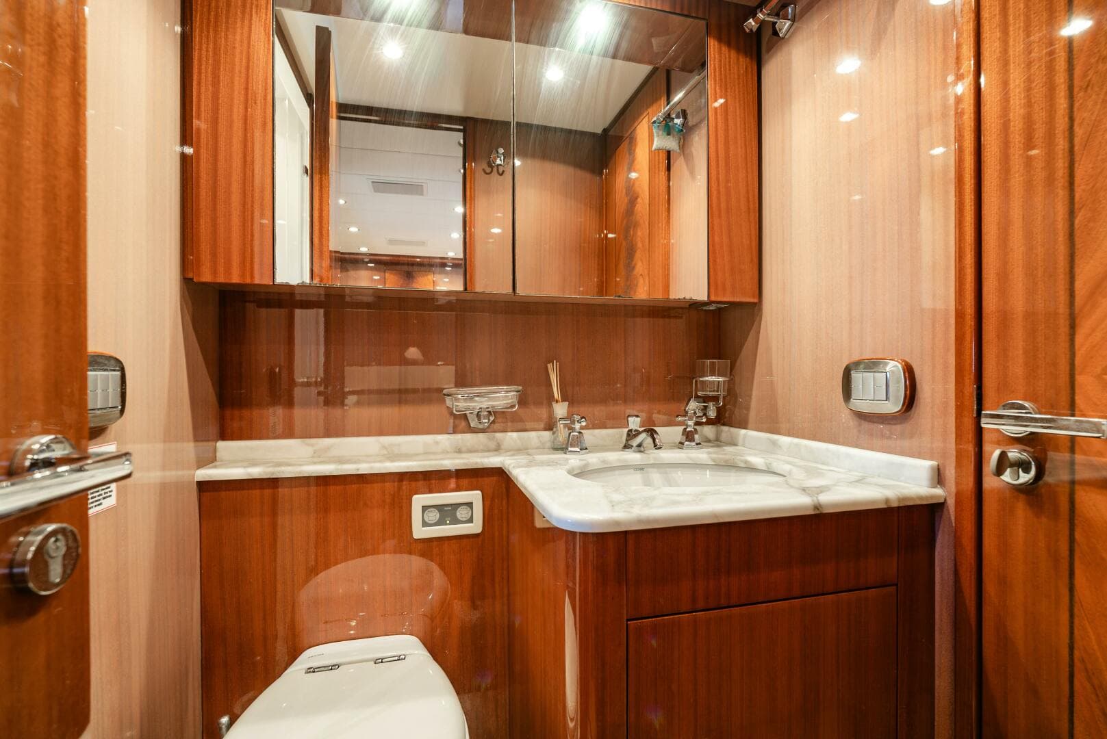 2010 Leopard Leopard 27 Sport