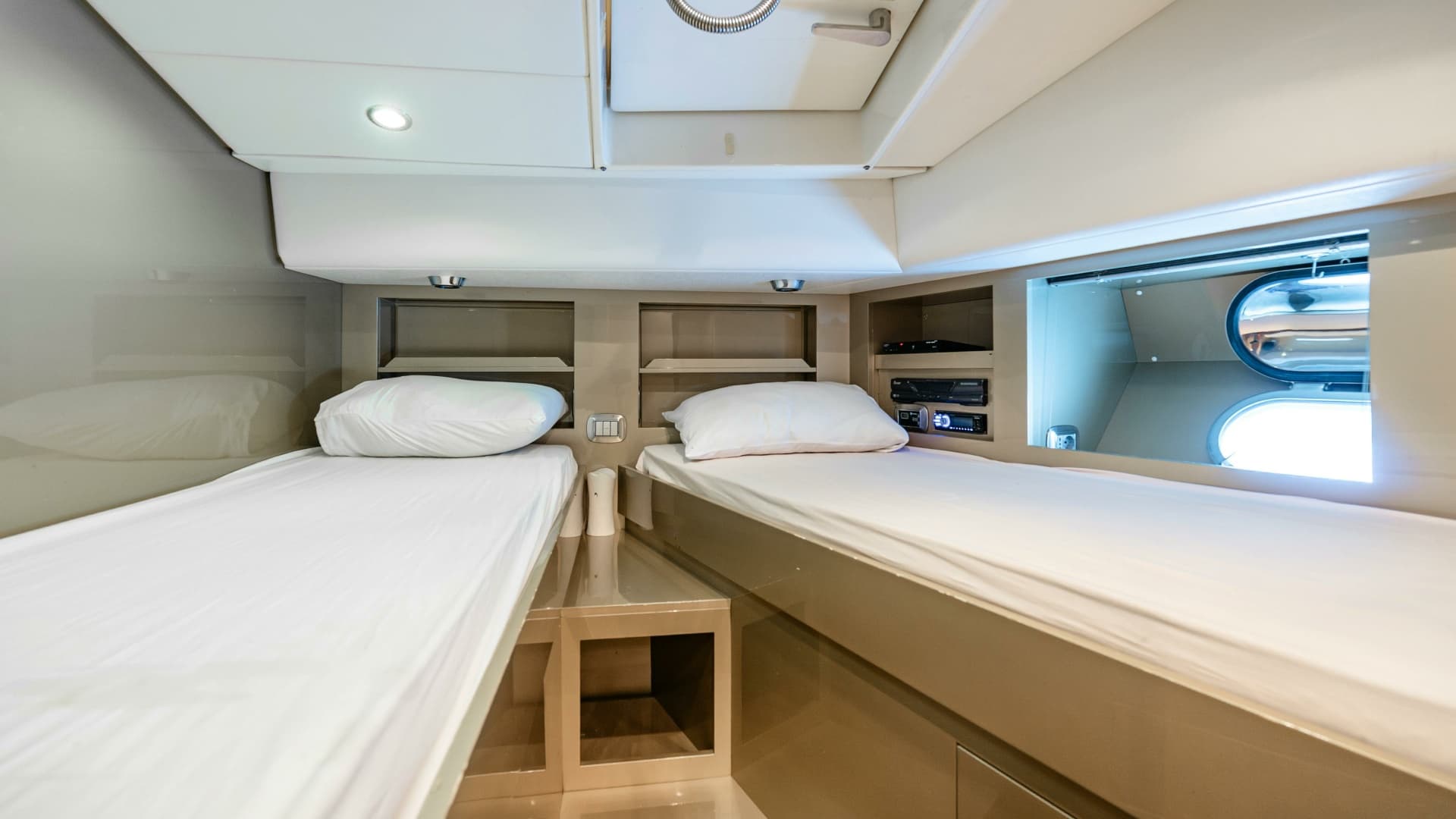 2010 Leopard Leopard 27 Sport