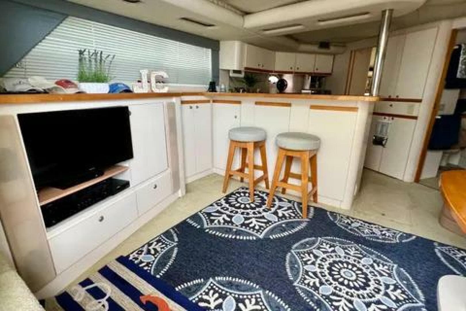 1996 Cruisers Yachts 4285 Express Bridge