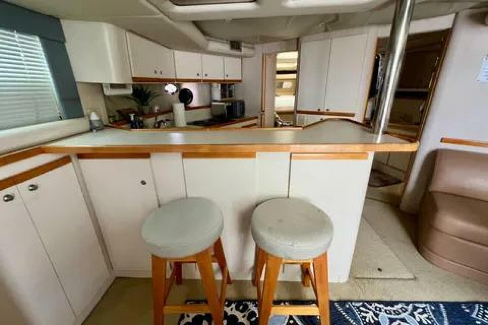 1996 Cruisers Yachts 4285 Express Bridge