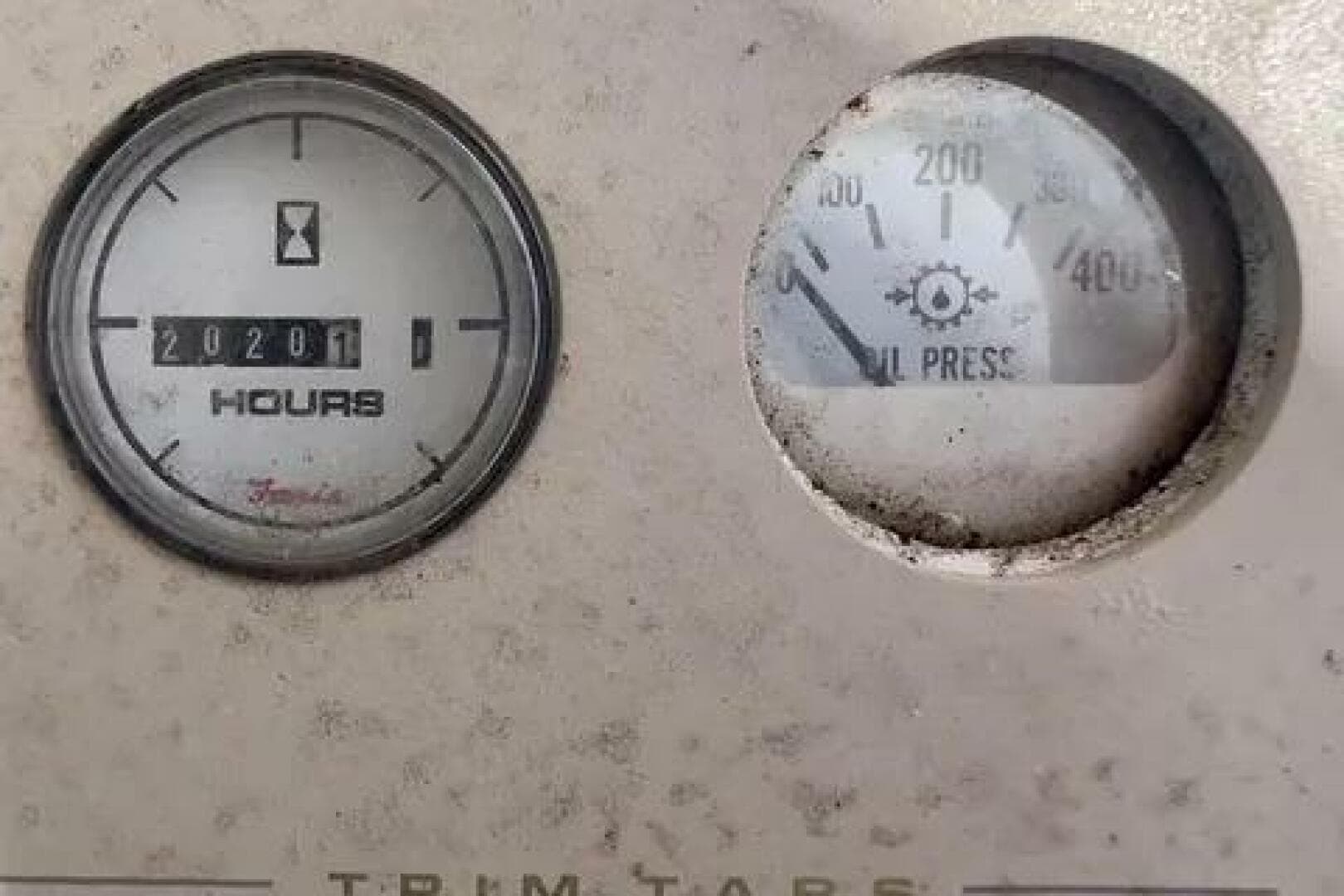 1996 Cruisers Yachts 4285 Express Bridge