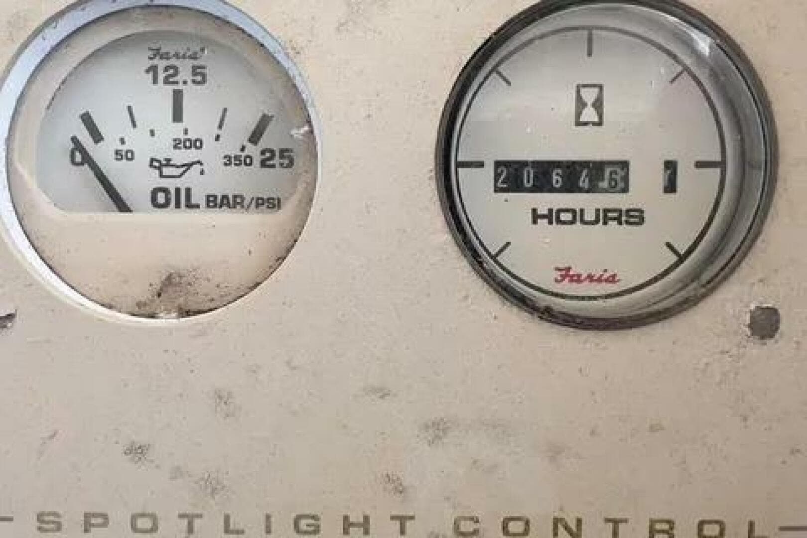 1996 Cruisers Yachts 4285 Express Bridge