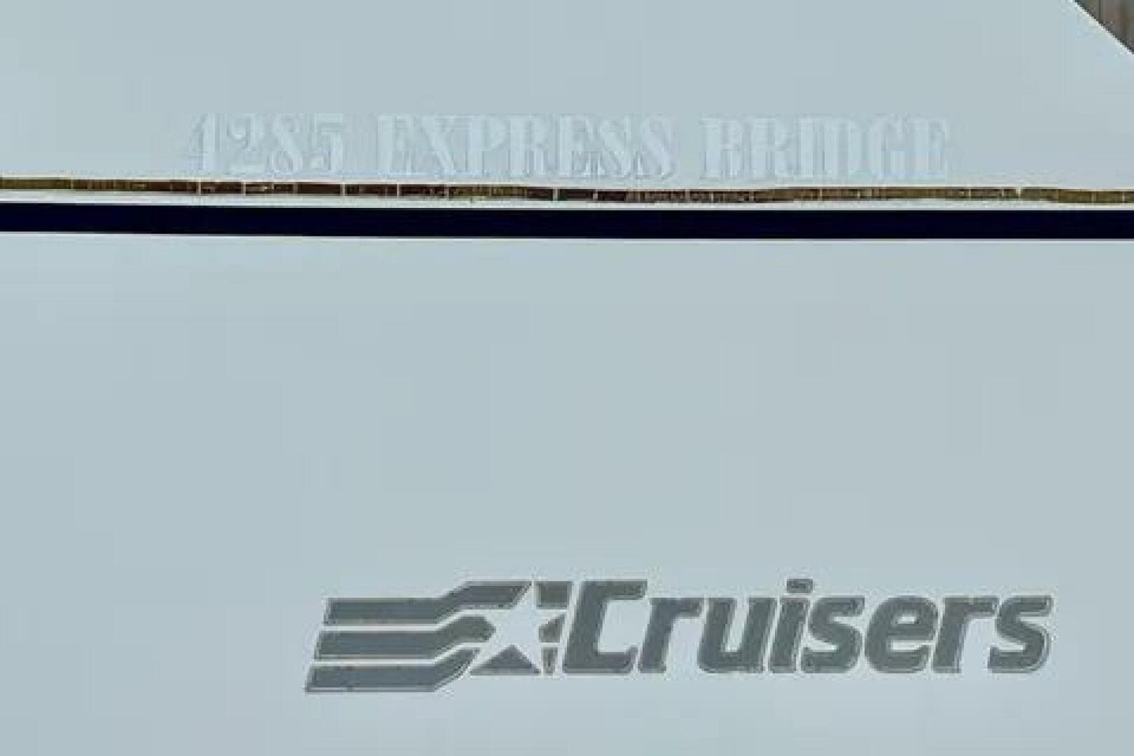 1996 Cruisers Yachts 4285 Express Bridge