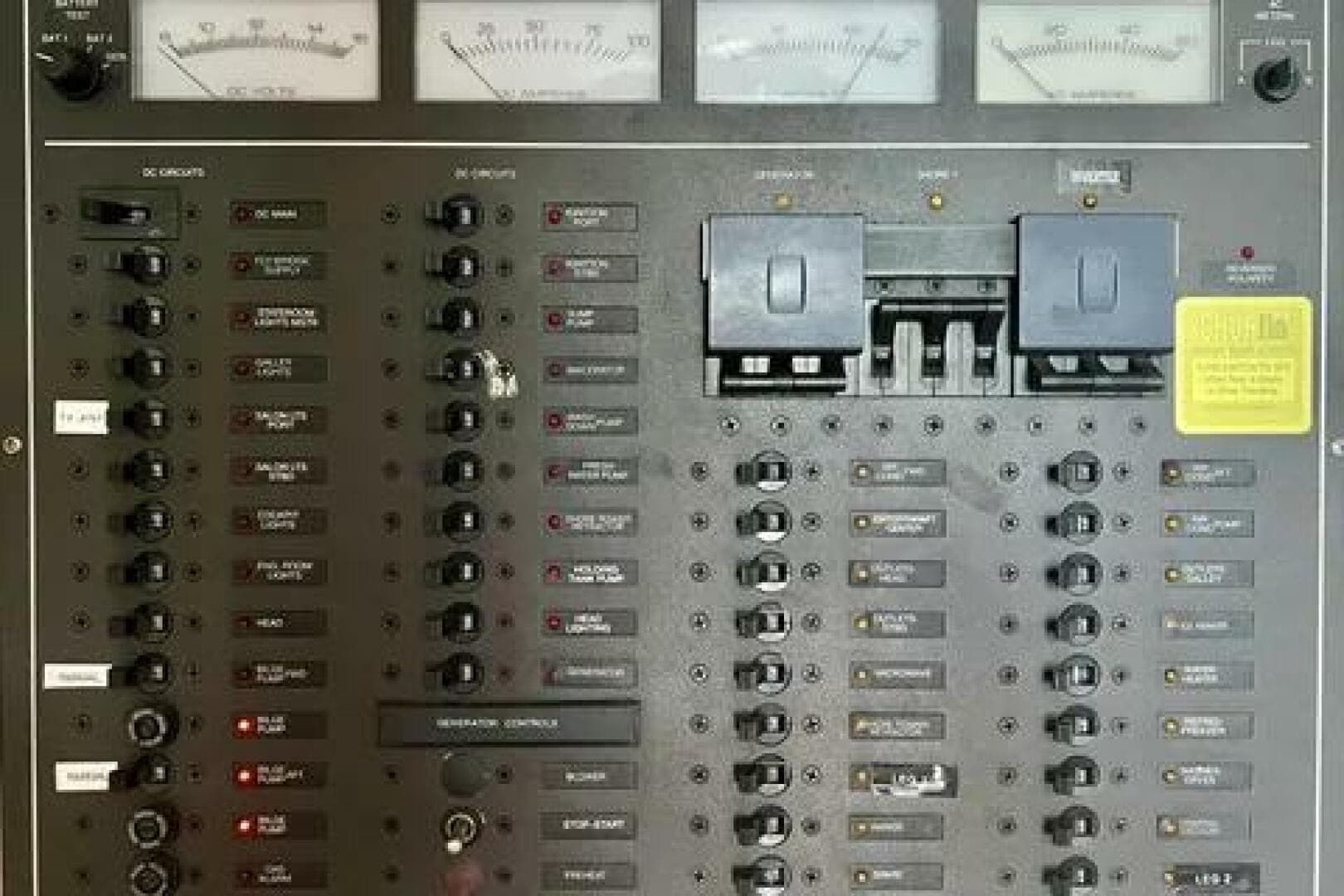 1996 Cruisers Yachts 4285 Express Bridge