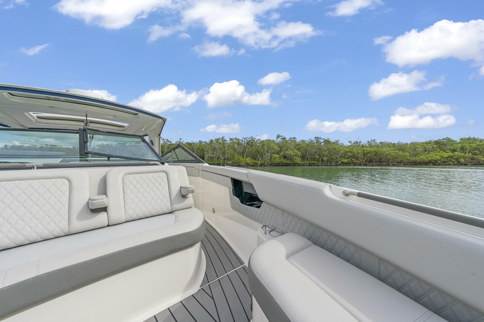 2022 Sea Ray SLX 400 Outboard SEA N SEA