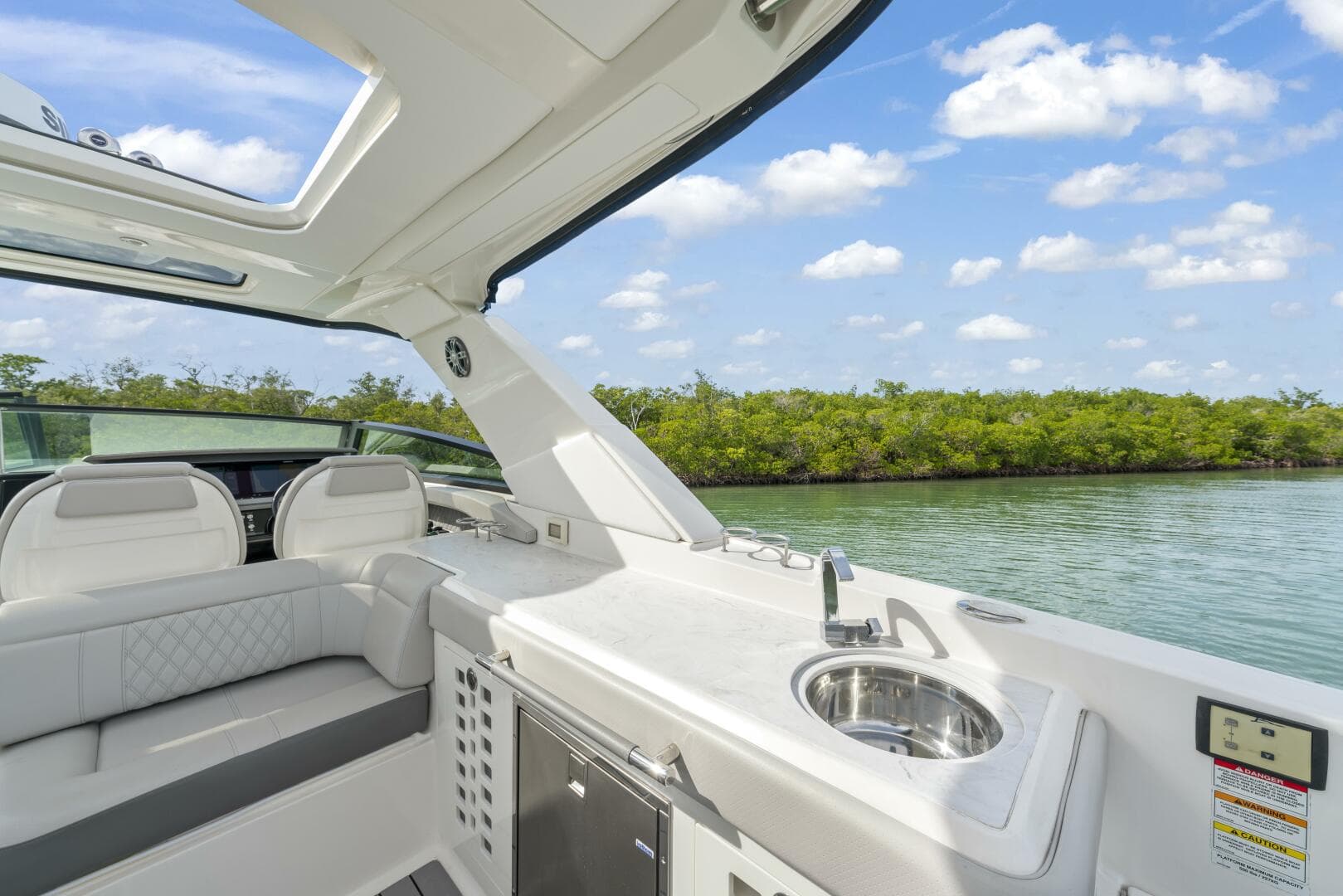 2022 Sea Ray SLX 400 Outboard SEA N SEA