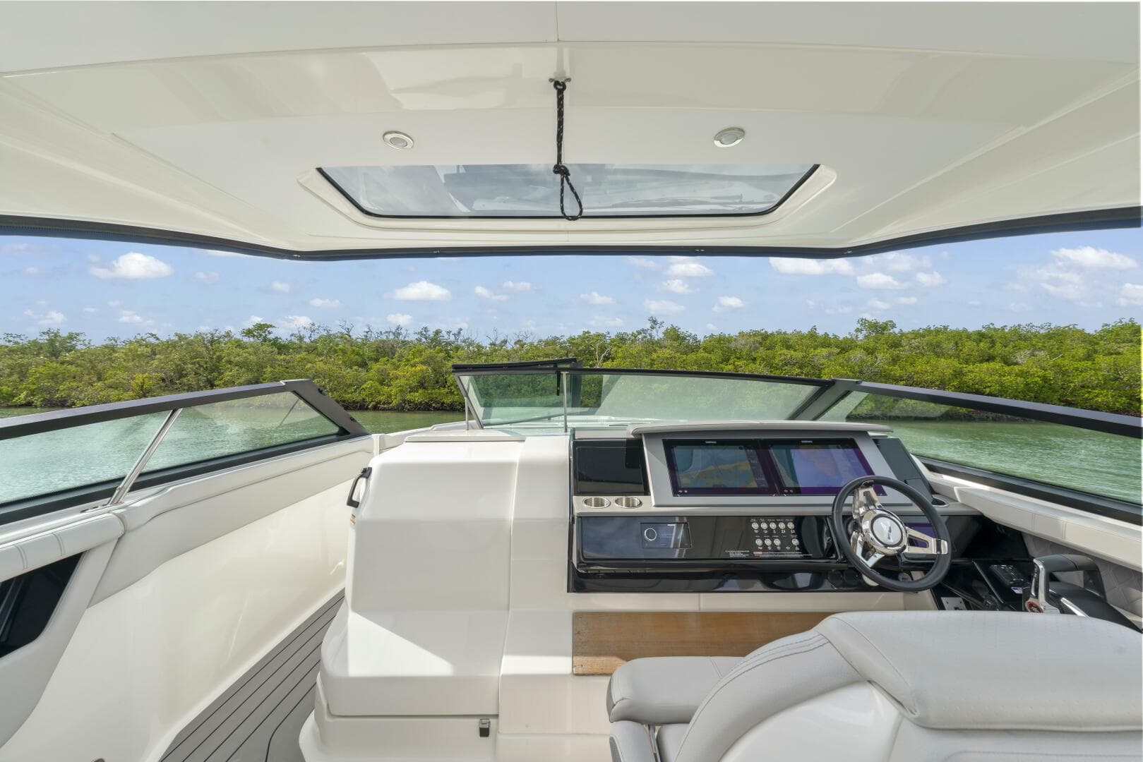 2022 Sea Ray SLX 400 Outboard SEA N SEA