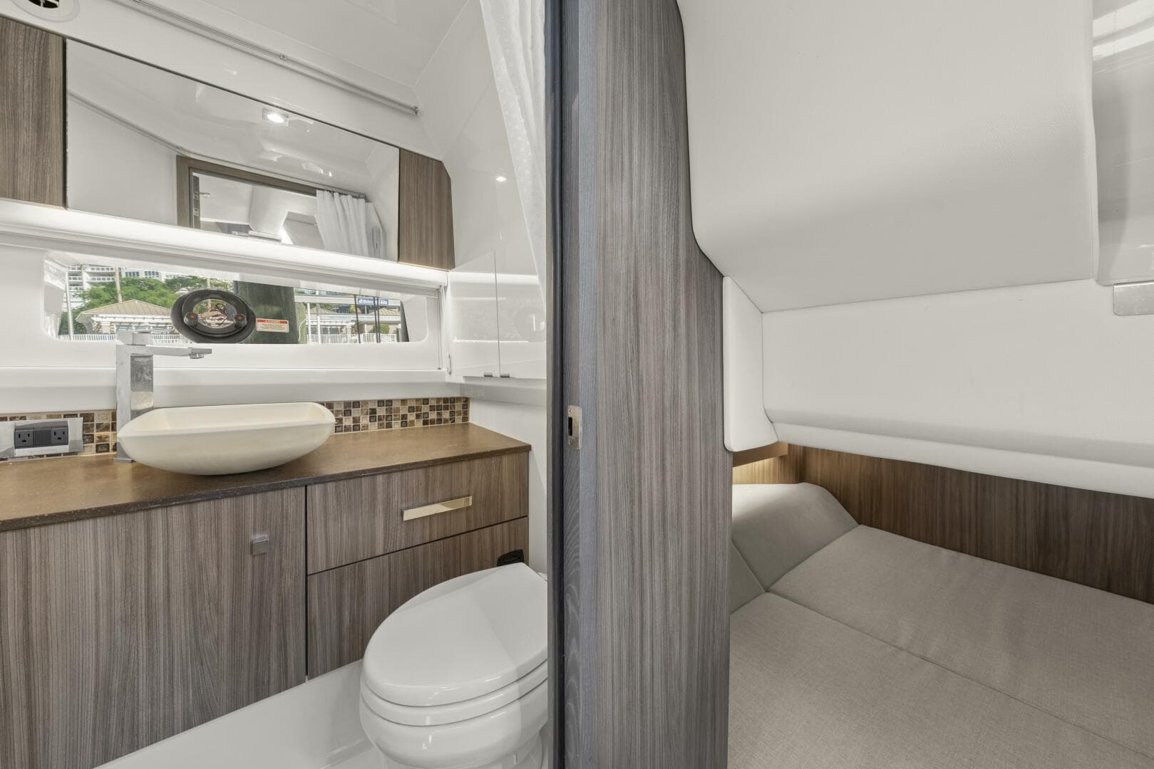 2022 Sea Ray SLX 400 Outboard SEA N SEA