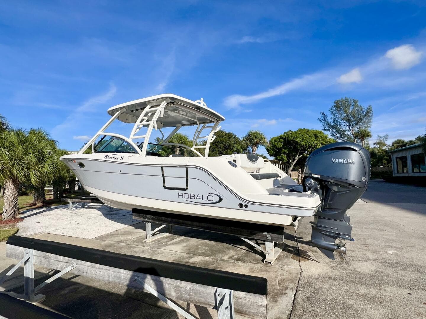 2021 Robalo R317