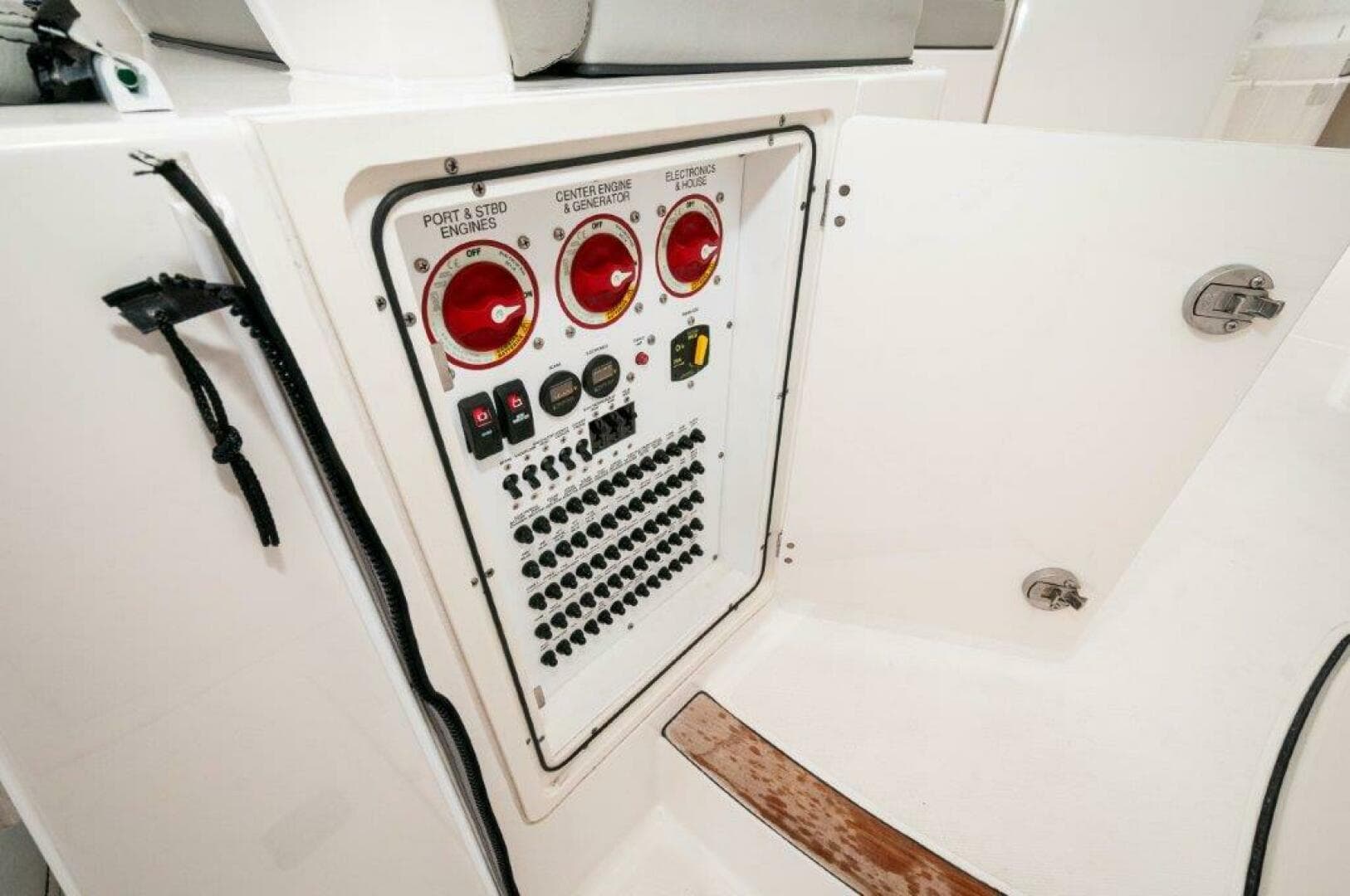 2023 Pursuit DC 365 Dual Console