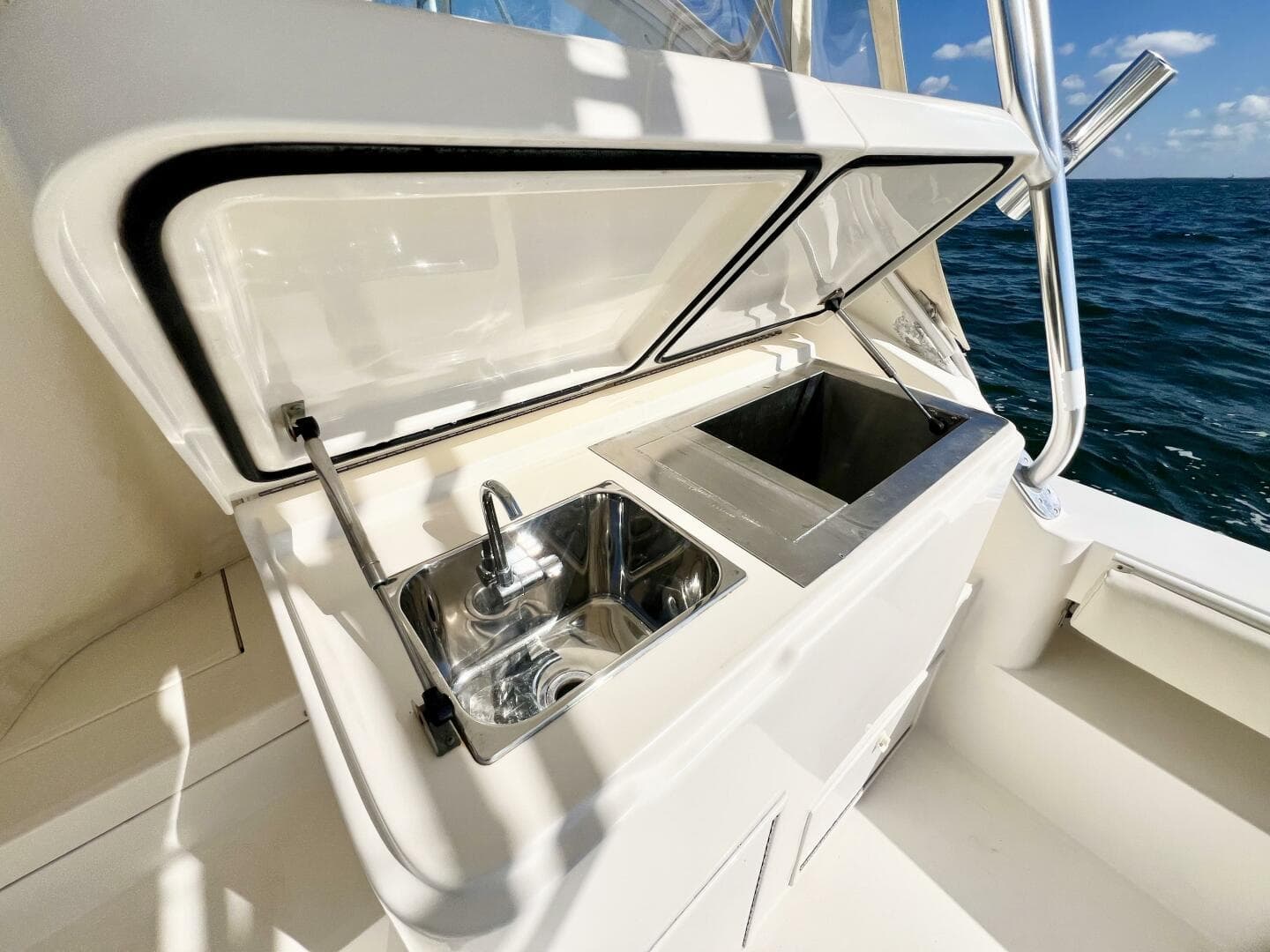 2007 Albemarle 41 Express