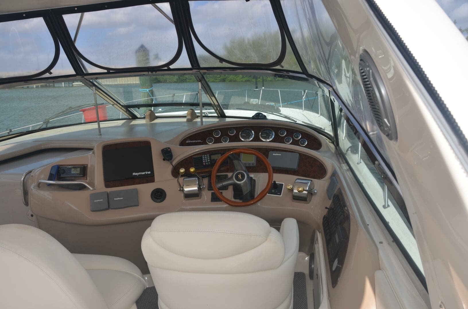Sea Ray 46 4 RICH-SHER OR POORER - Cockpit - Helm