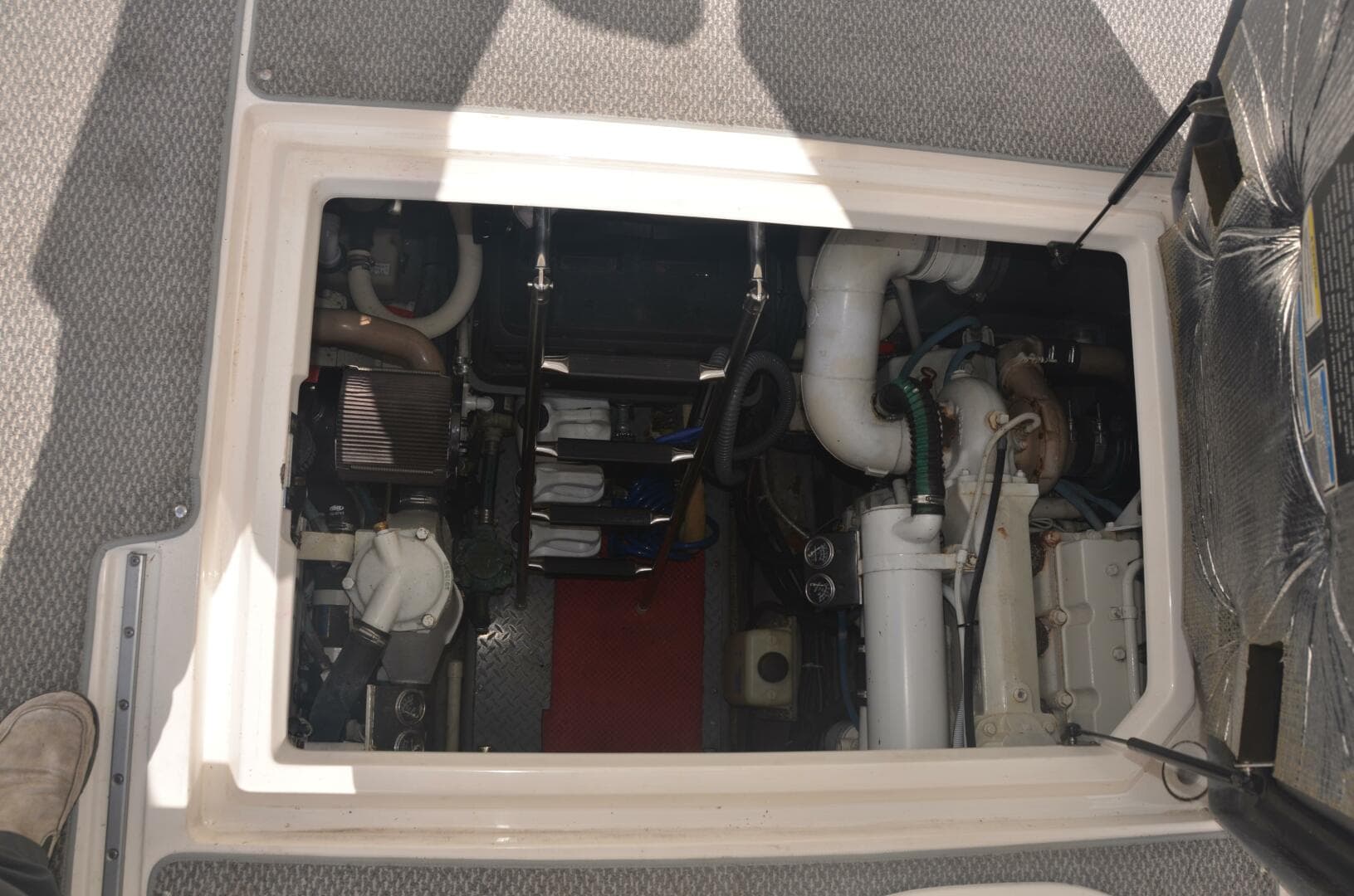 Sea Ray 46 4 RICH-SHER OR POORER - Engine Room