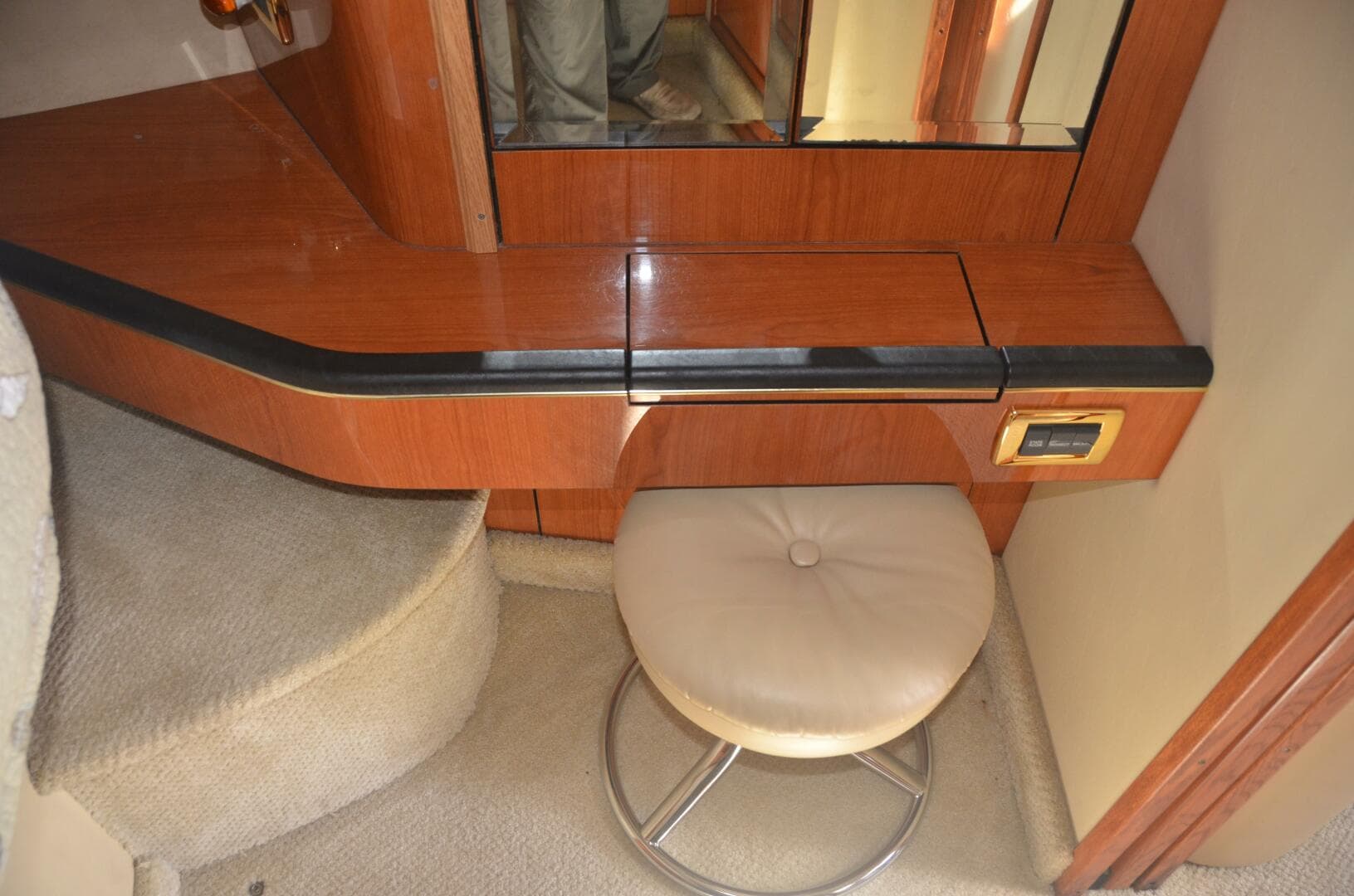 Sea Ray 46 4 RICH-SHER OR POORER - Master Stateroom