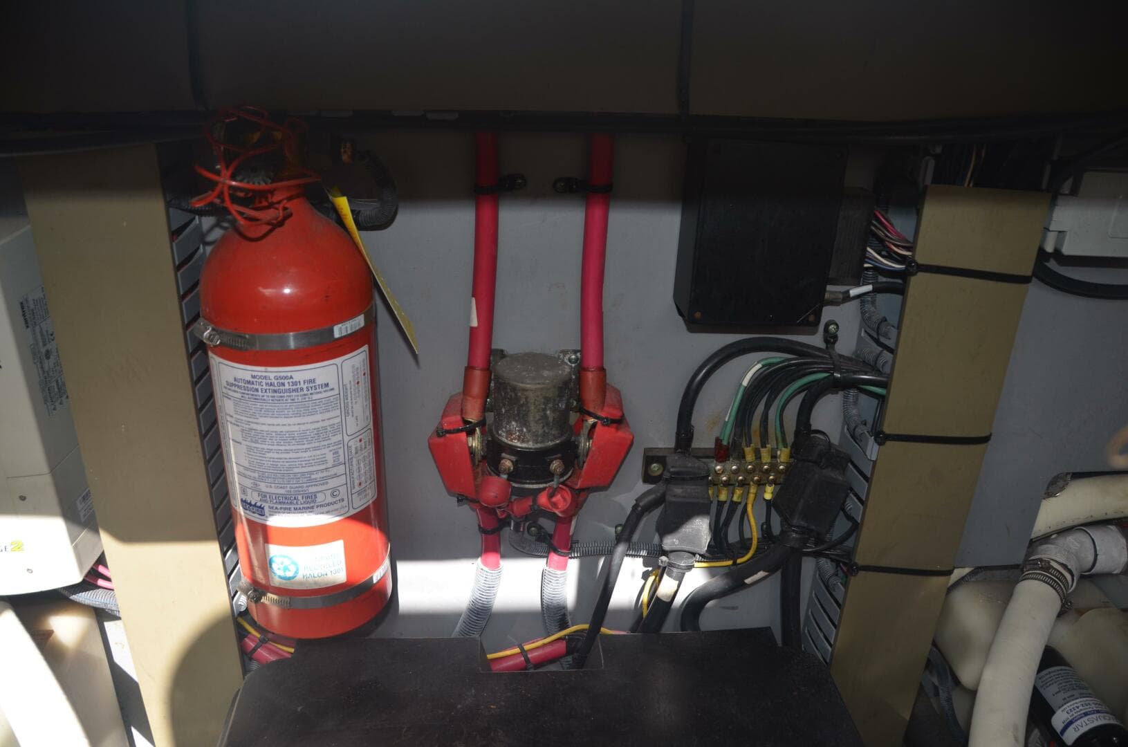 Sea Ray 46 4 RICH-SHER OR POORER - Engine Room