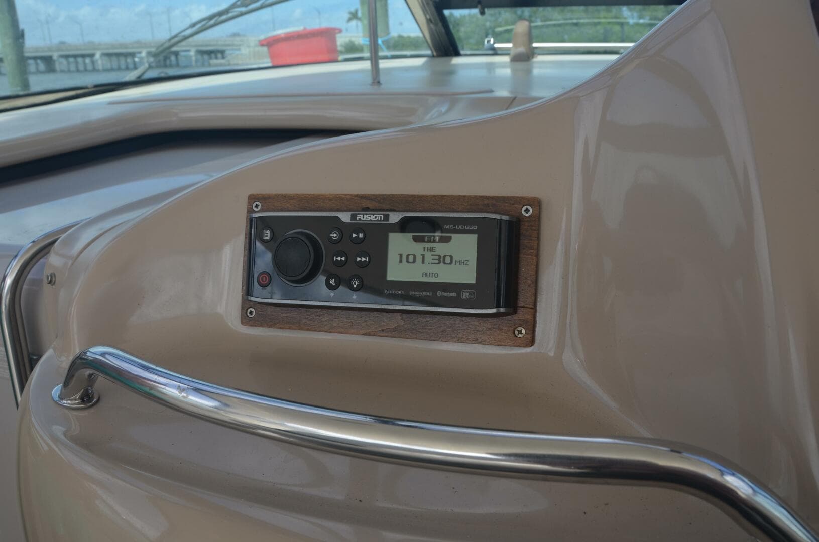 Sea Ray 46 4 RICH-SHER OR POORER - Cockpit - Helm