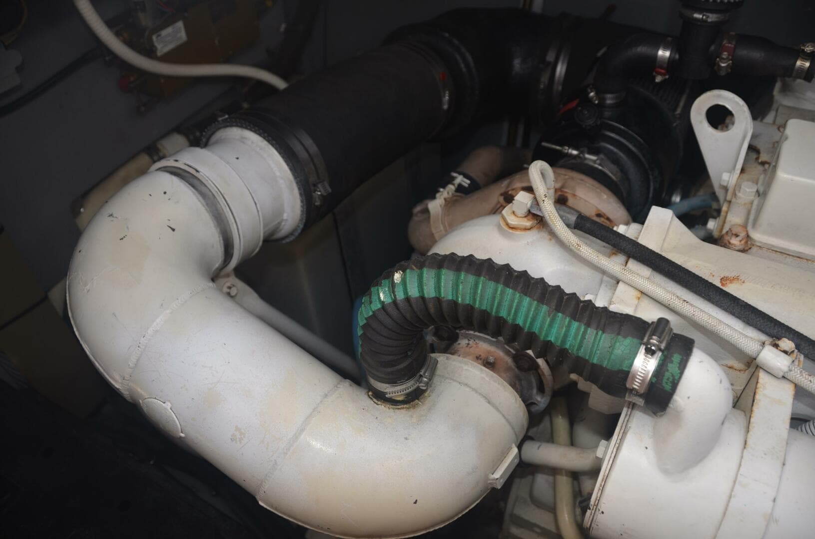 Sea Ray 46 4 RICH-SHER OR POORER - Engine Room