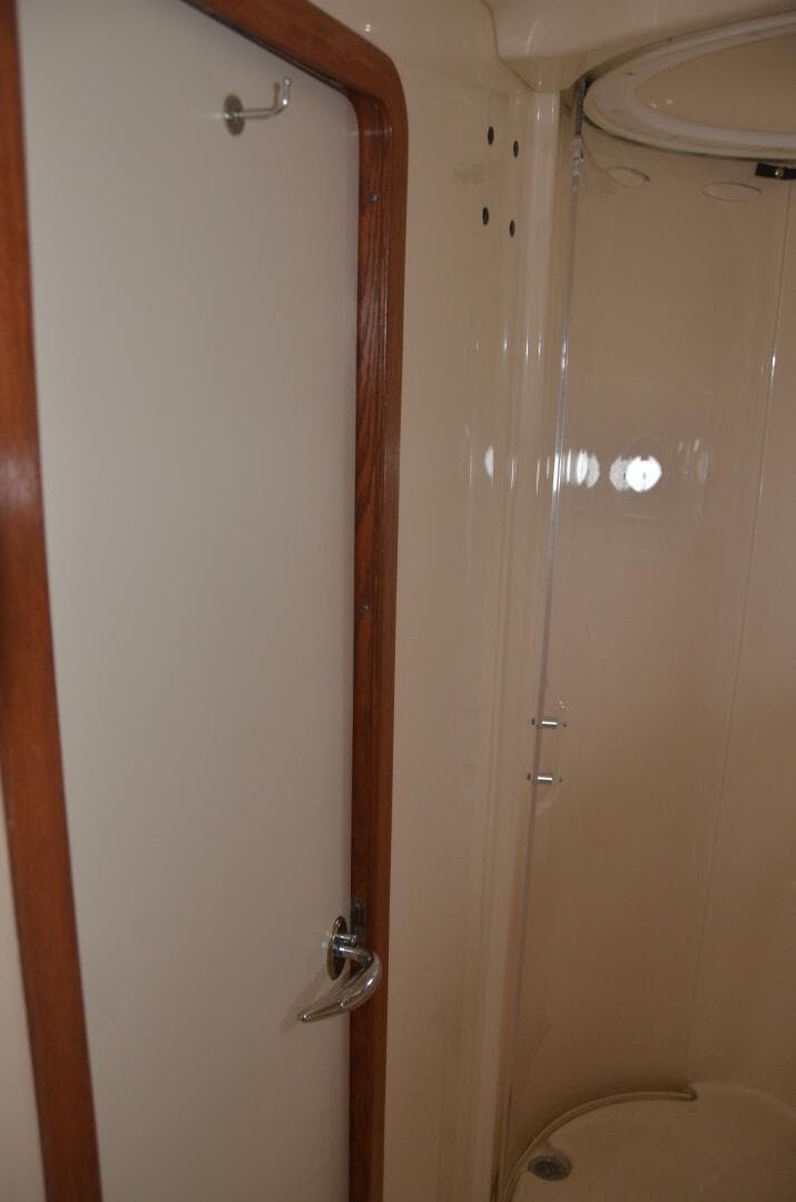 Sea Ray 46 4 RICH-SHER OR POORER - Master Ensuite Head
