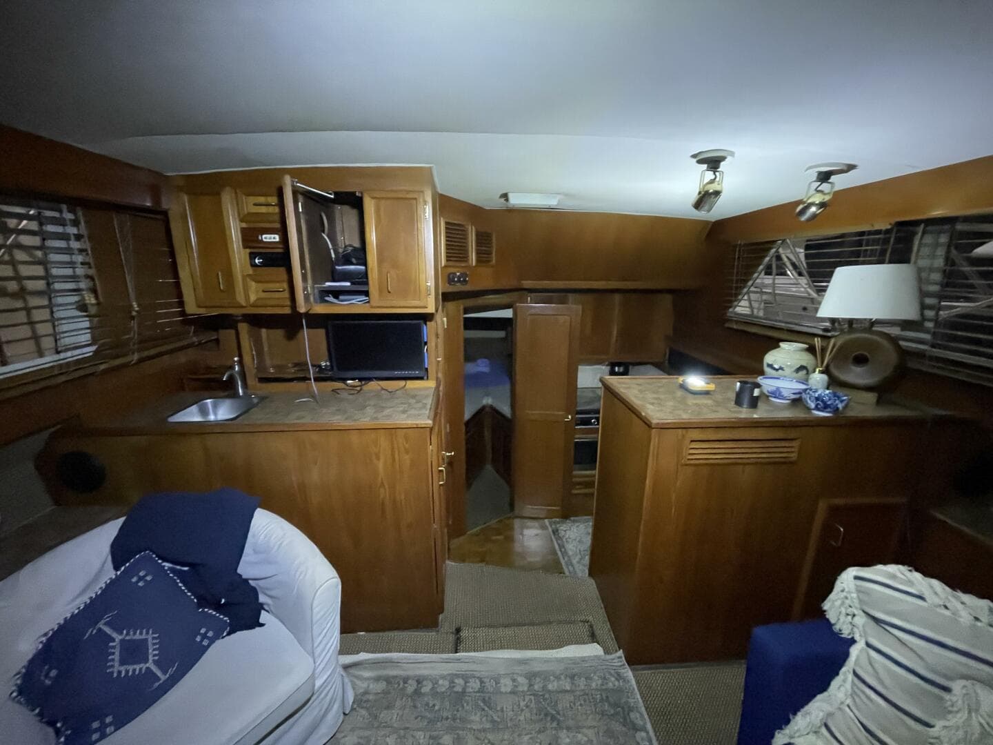 1986 Egg Harbor 40 Motor Yacht