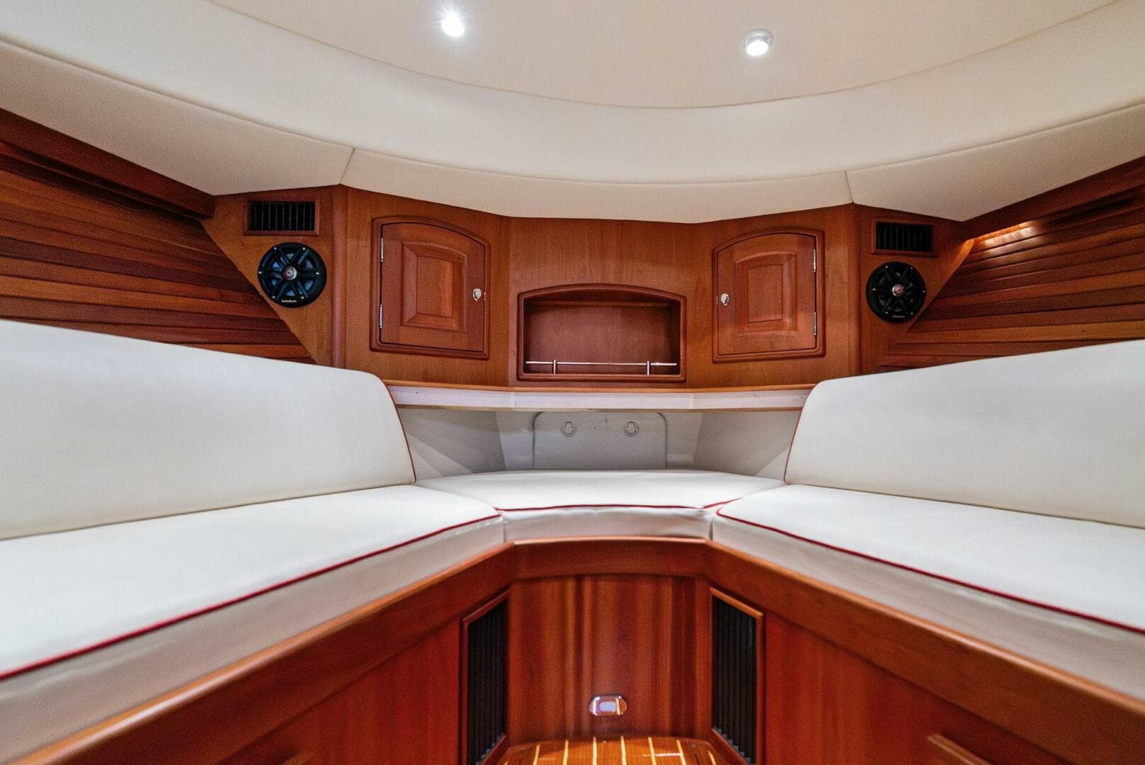 2008 Hinckley Talaria 38R Convertible