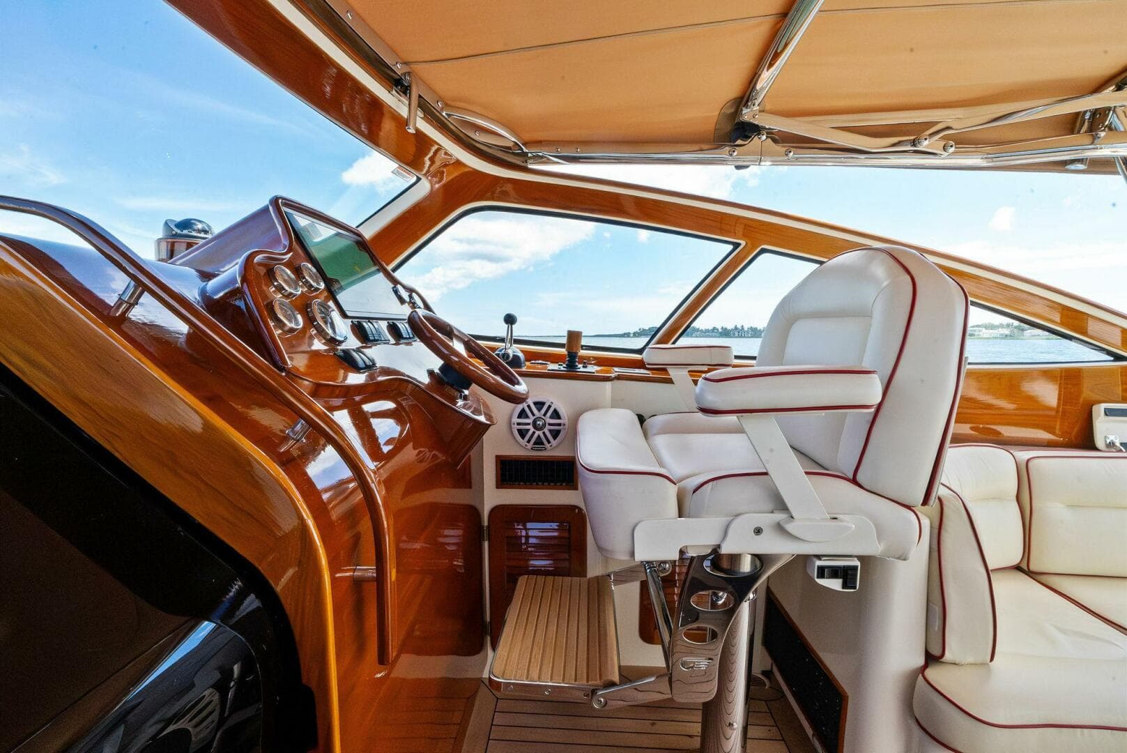 2008 Hinckley Talaria 38R Convertible