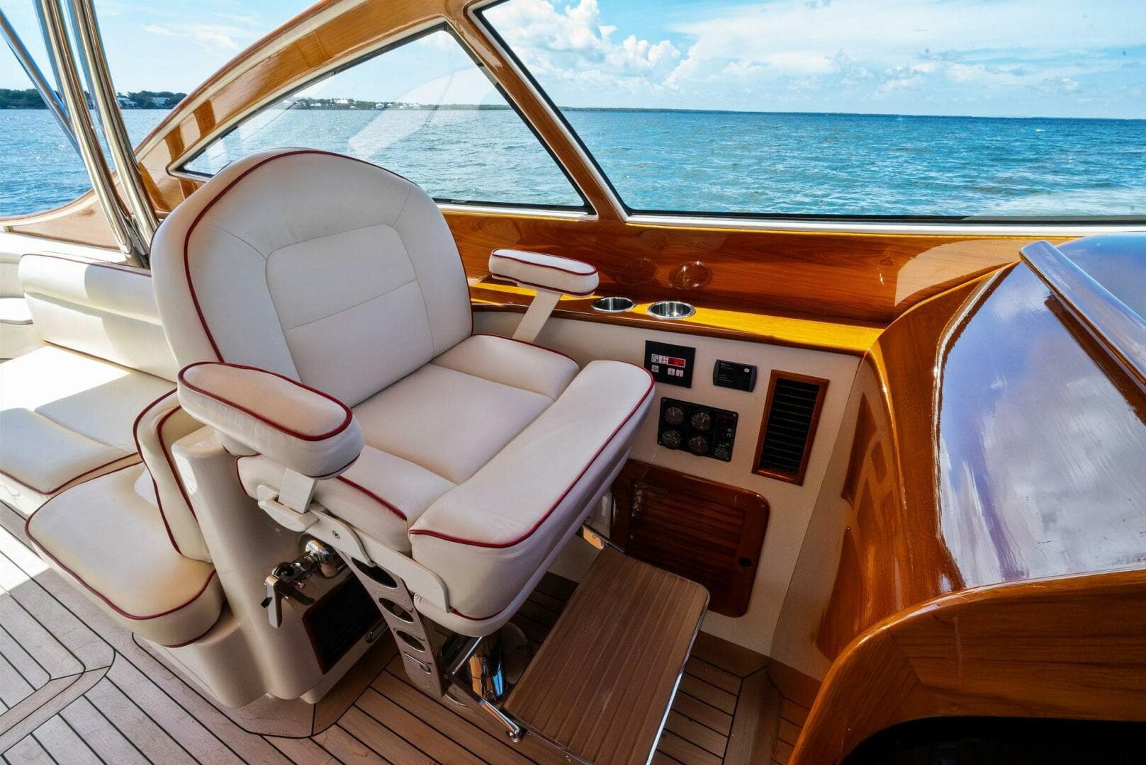 2008 Hinckley Talaria 38R Convertible