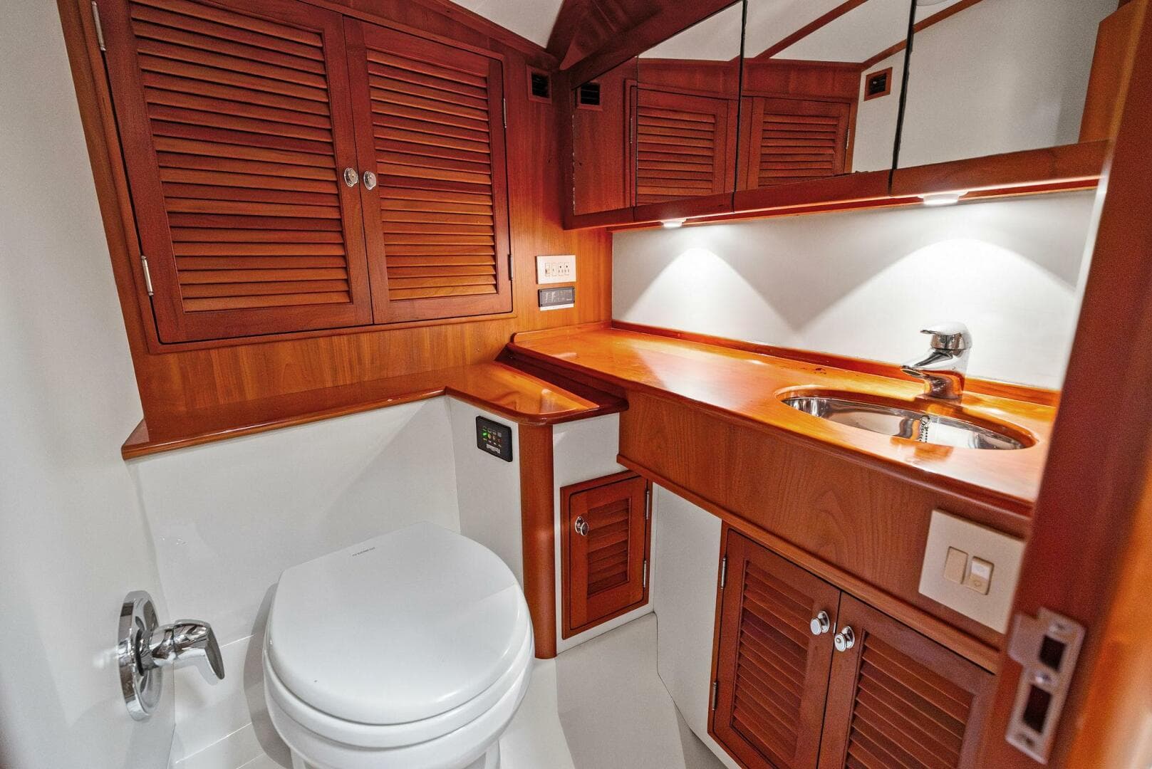 2008 Hinckley Talaria 38R Convertible