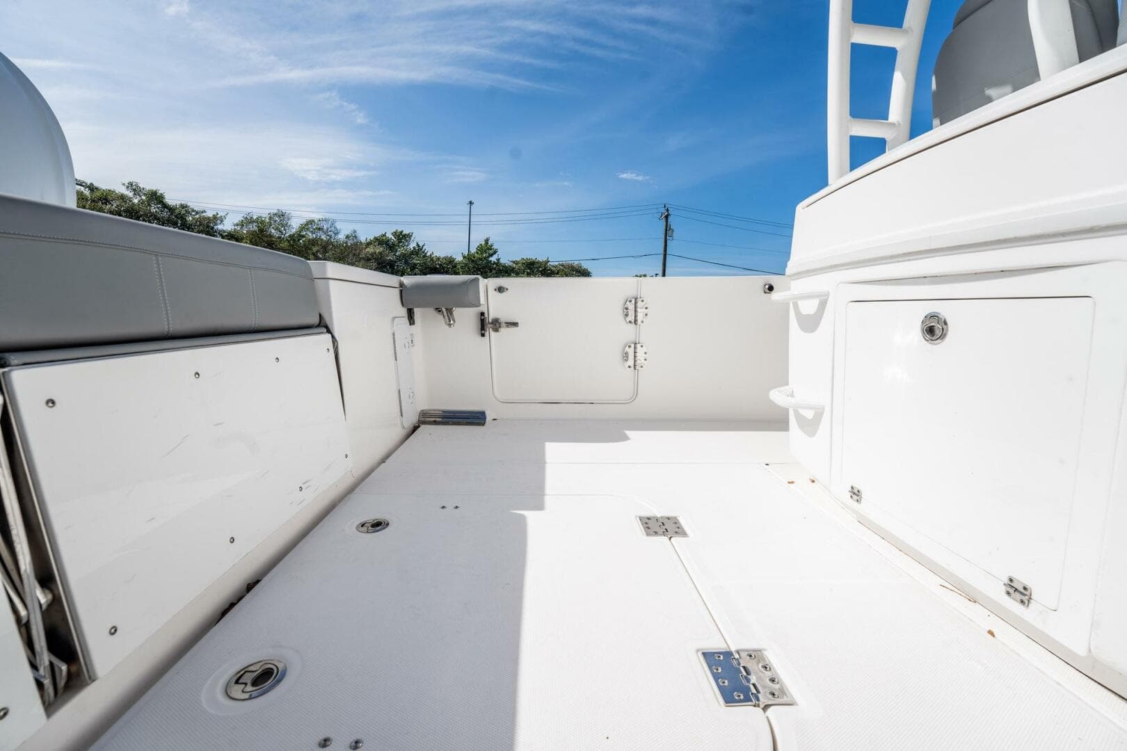 2021 Everglades 335 Center Console
