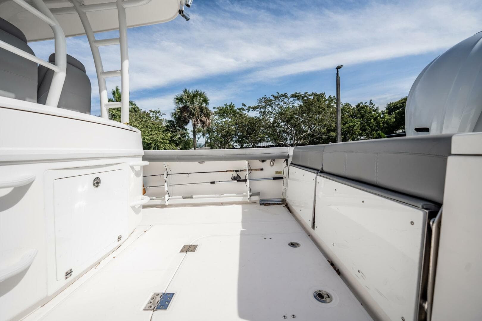 2021 Everglades 335 Center Console