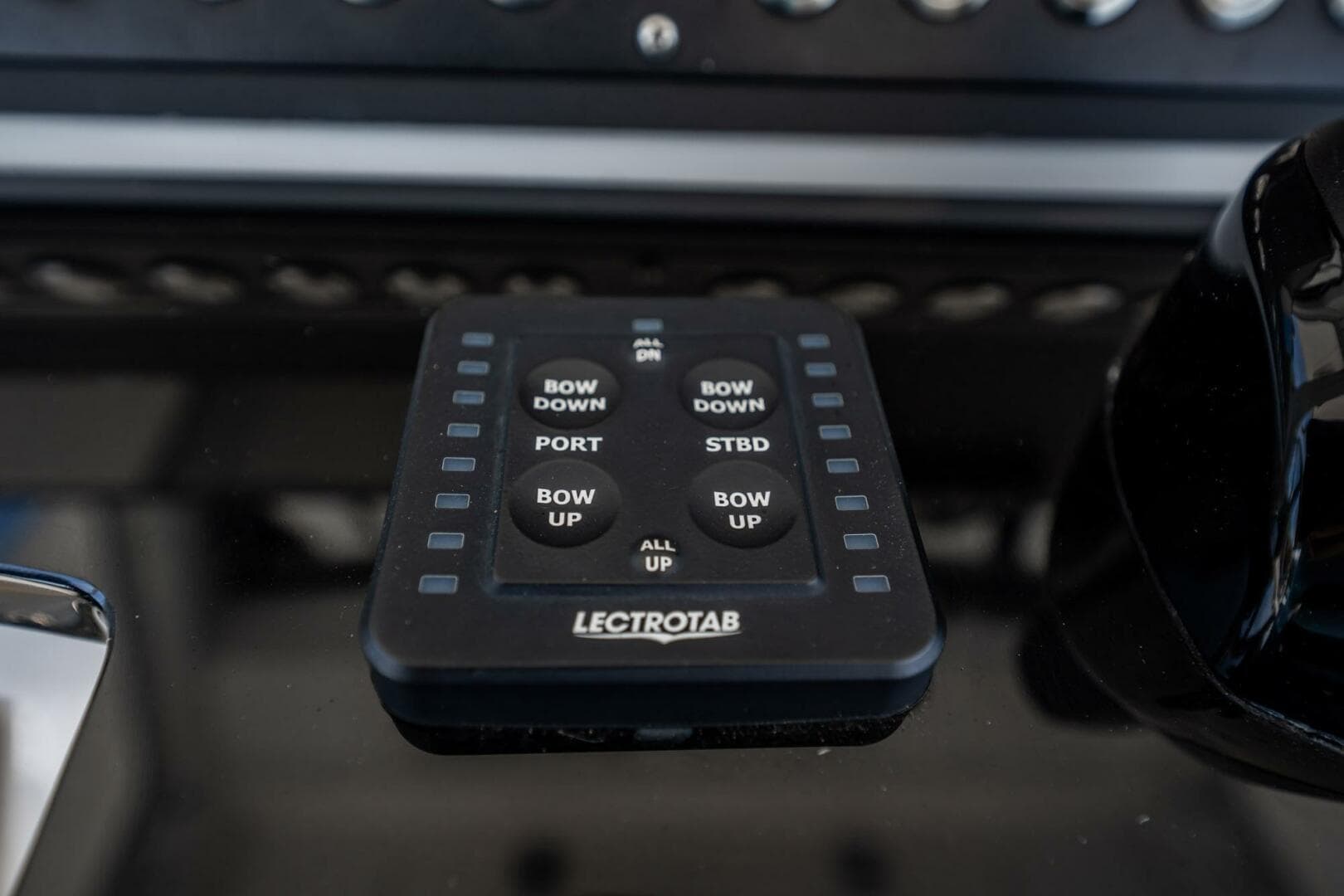 2021 Everglades 335 Center Console