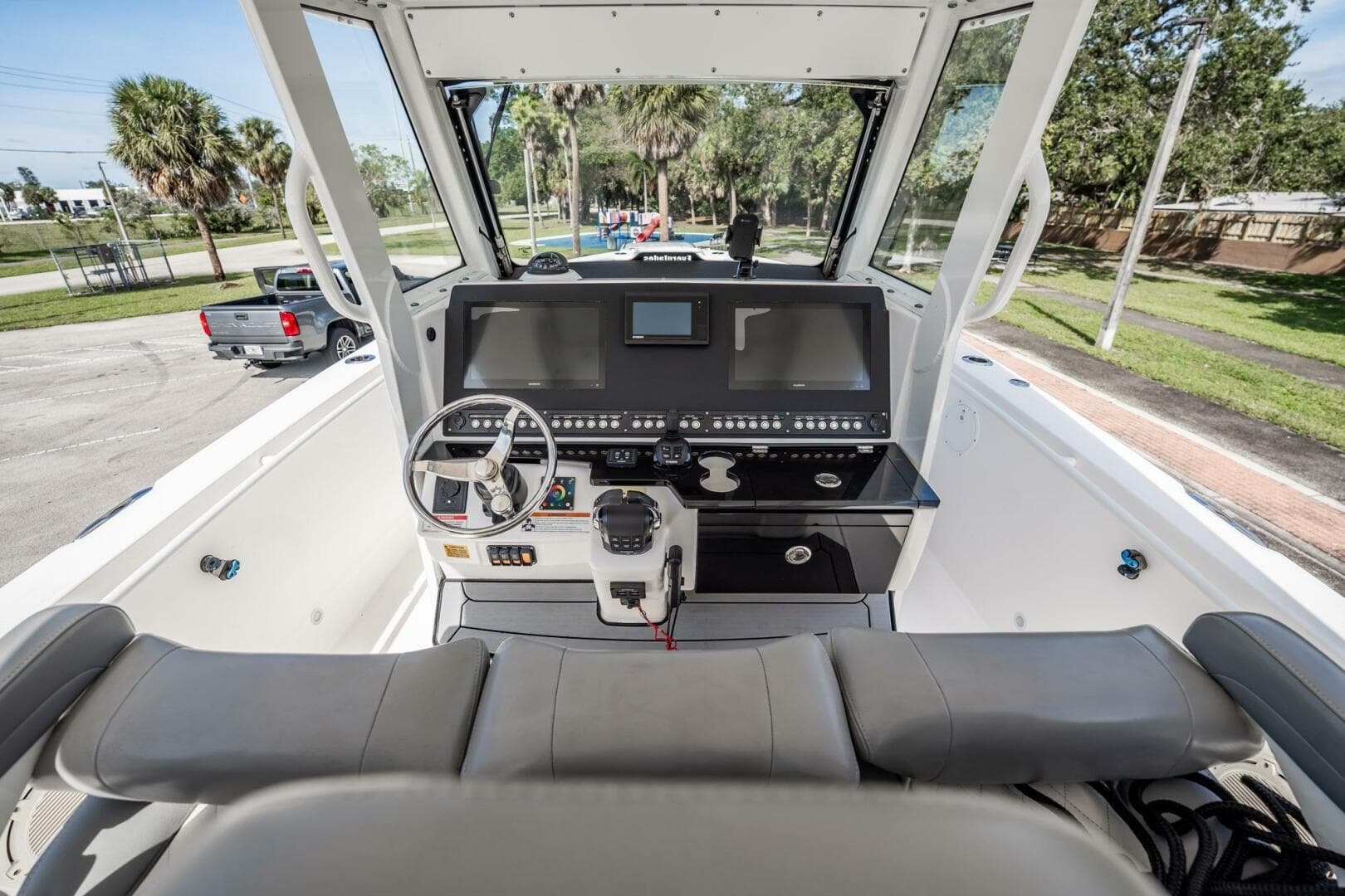 2021 Everglades 335 Center Console