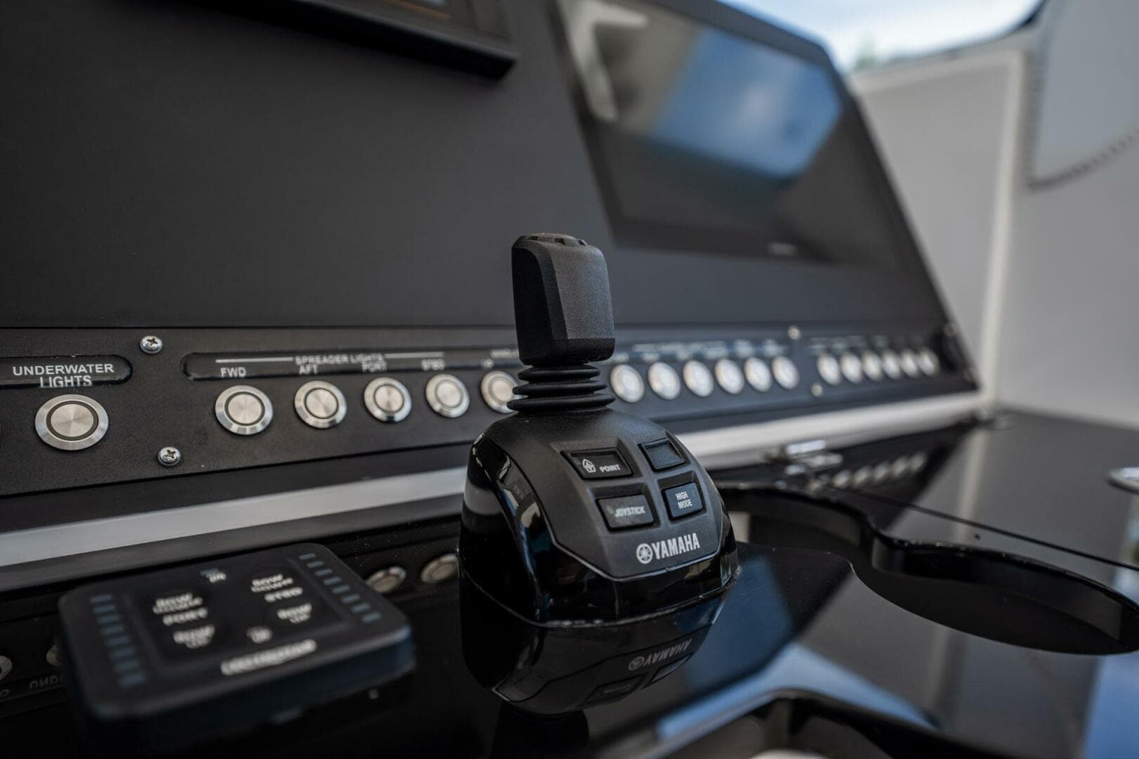 2021 Everglades 335 Center Console