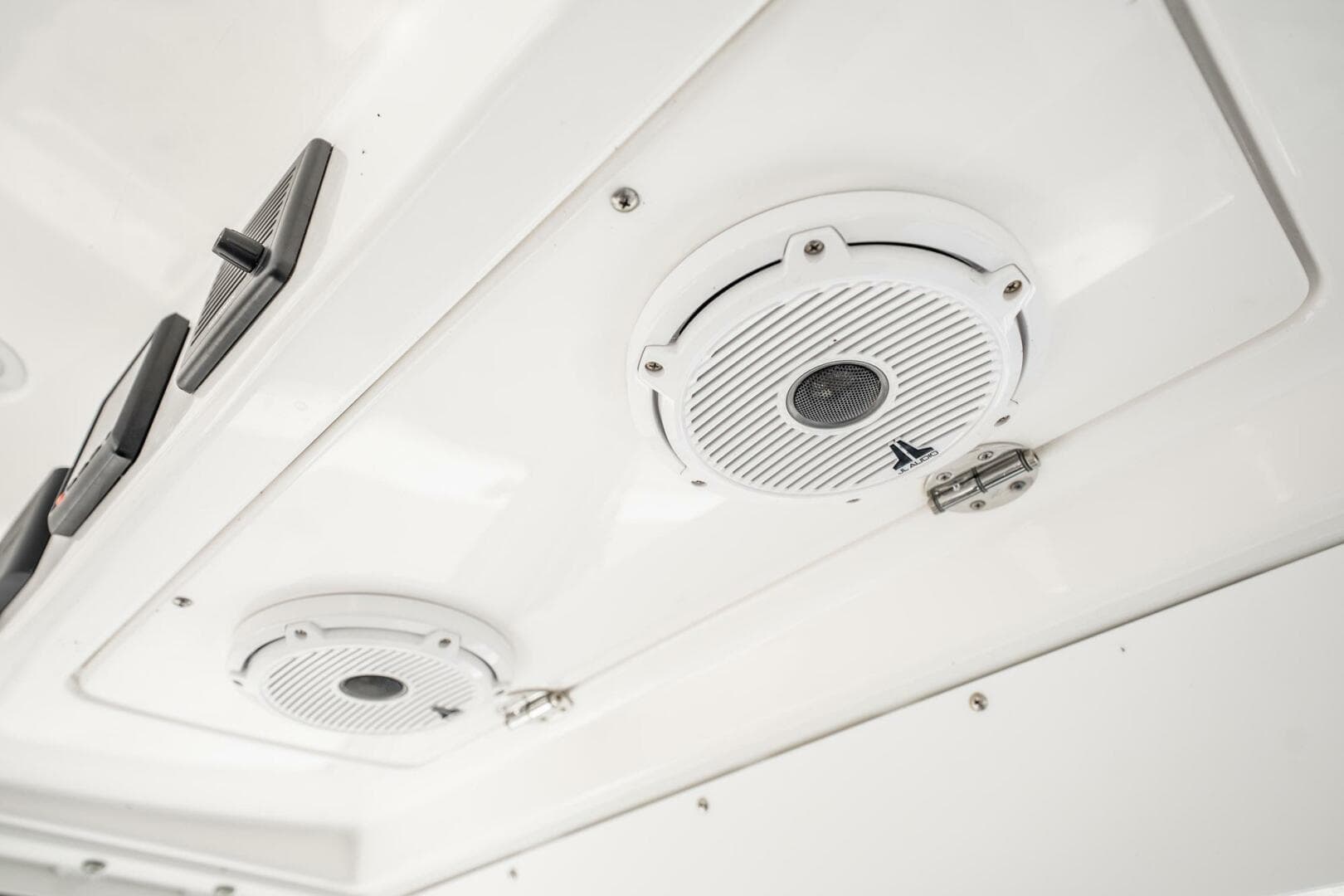 2021 Everglades 335 Center Console