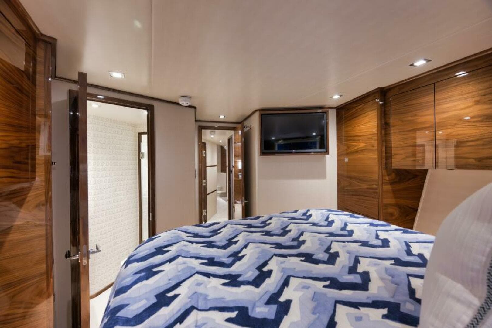 2024 Viking 68 Convertible- GYS TRADE- VIP Stateroom