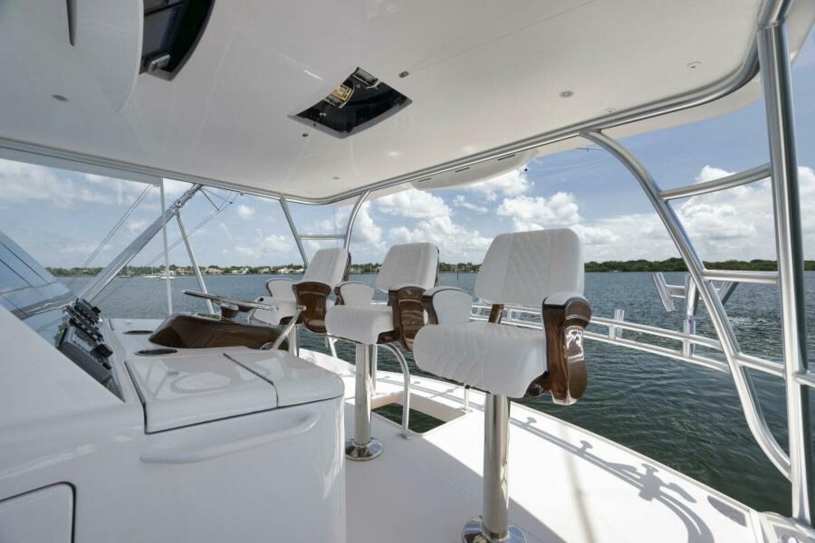 2024 Viking 68 Convertible- GYS TRADE- Helm