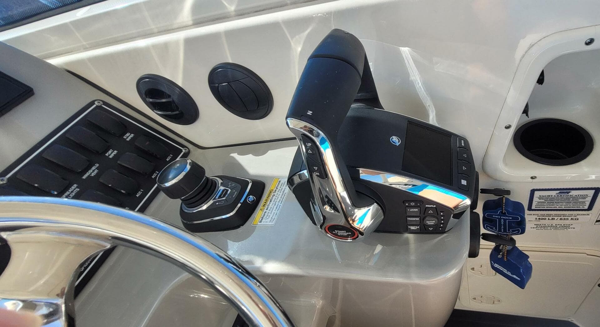 2017 Boston Whaler 315 Conquest