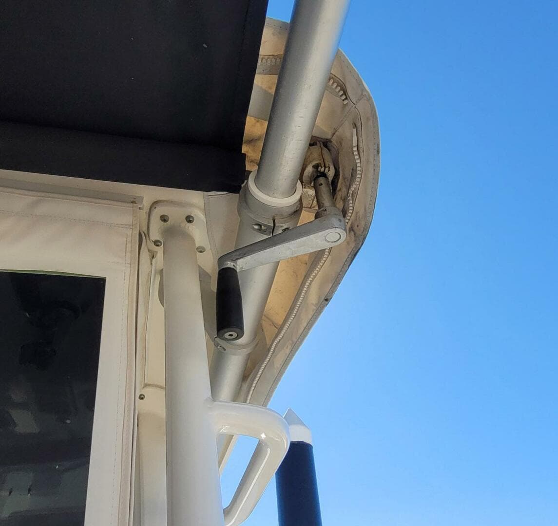 2017 Boston Whaler 315 Conquest