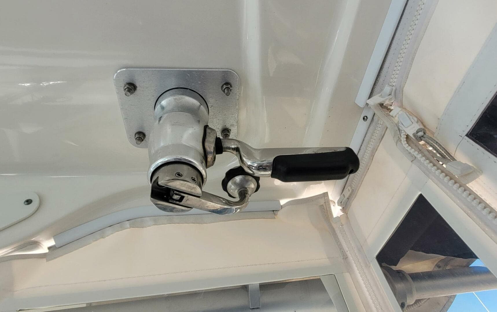 2017 Boston Whaler 315 Conquest