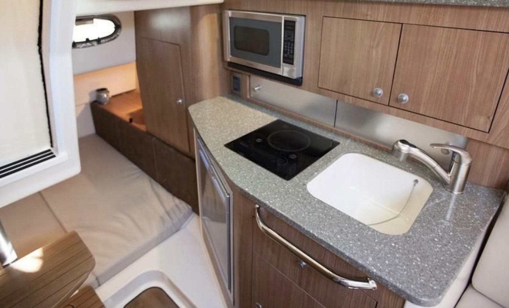 2017 Boston Whaler 315 Conquest