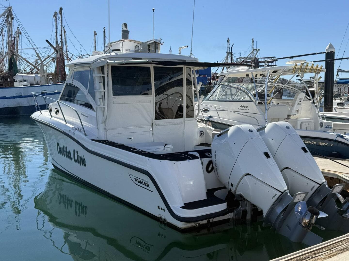2017 Boston Whaler 315 Conquest