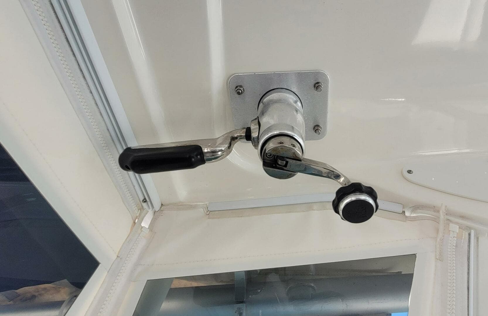 2017 Boston Whaler 315 Conquest