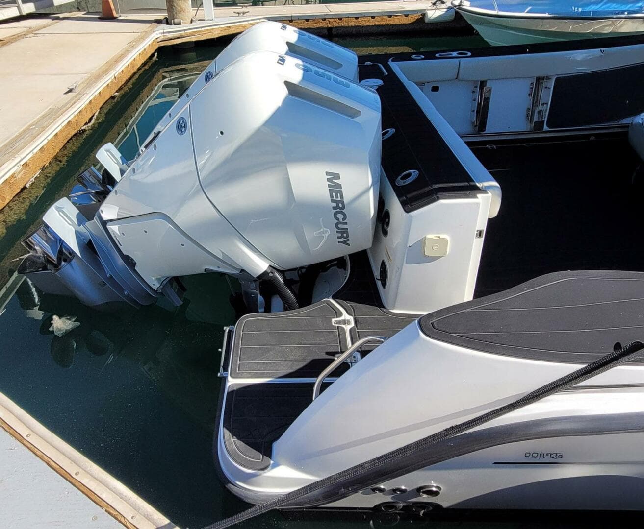 2017 Boston Whaler 315 Conquest