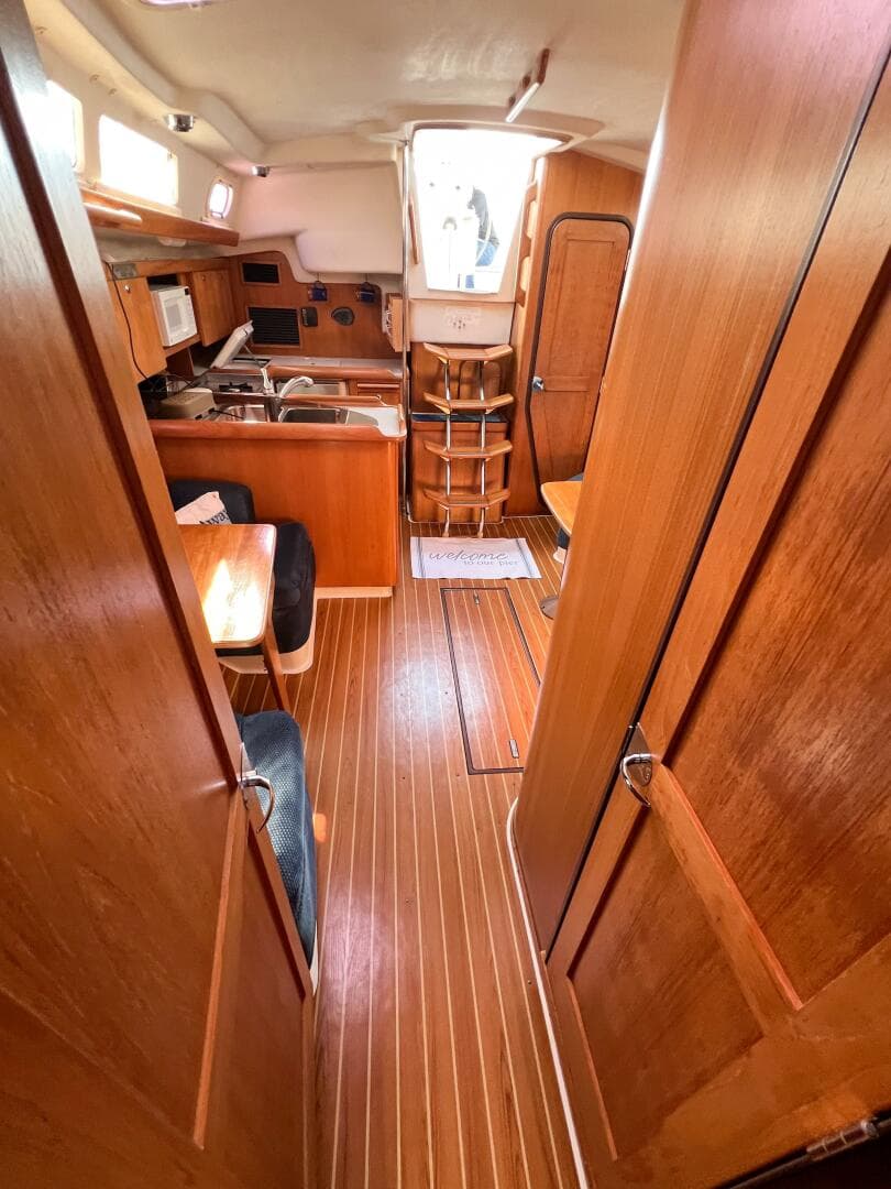 2005 Catalina 350