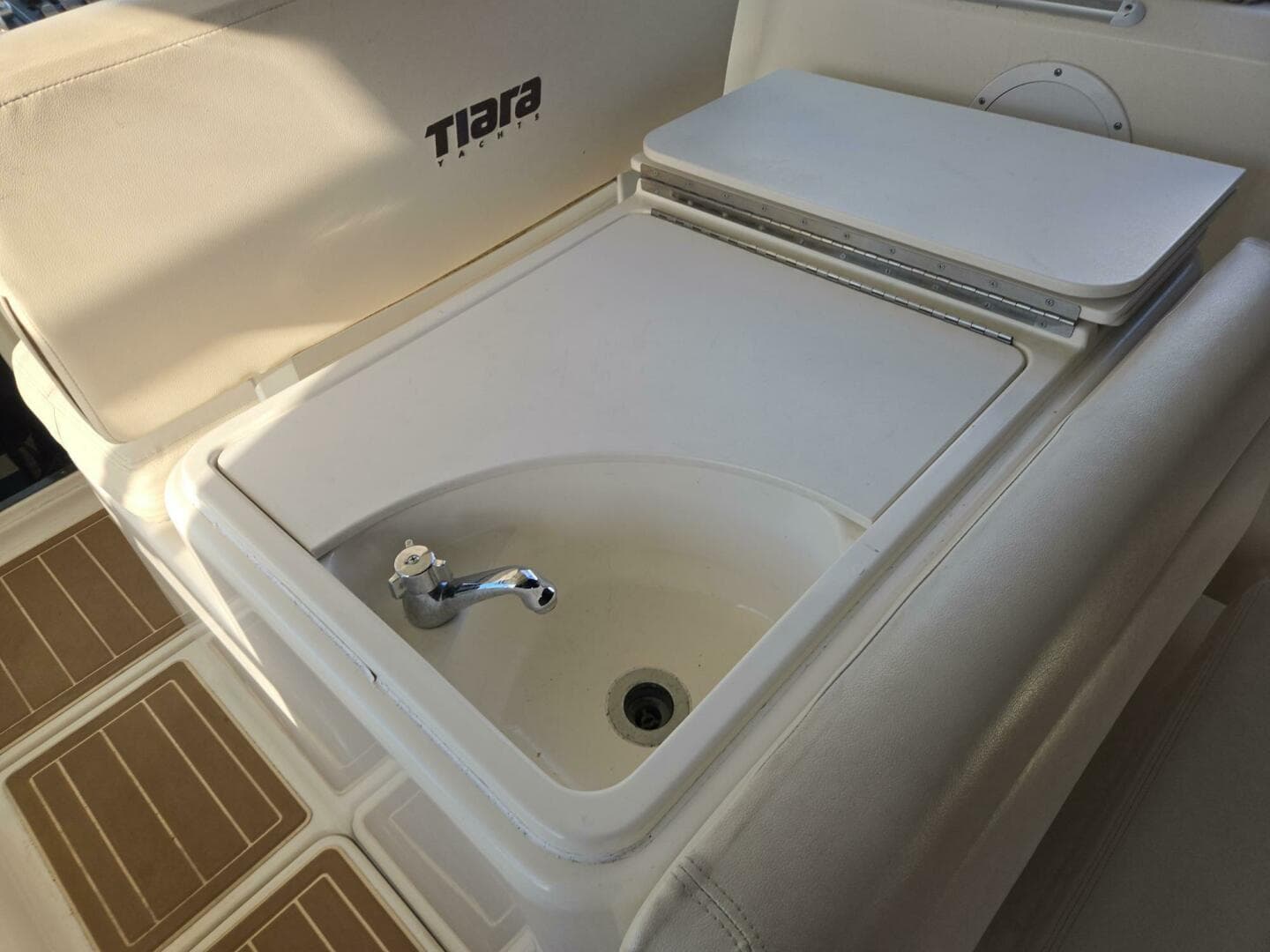 1998 Tiara Yachts Coronet
