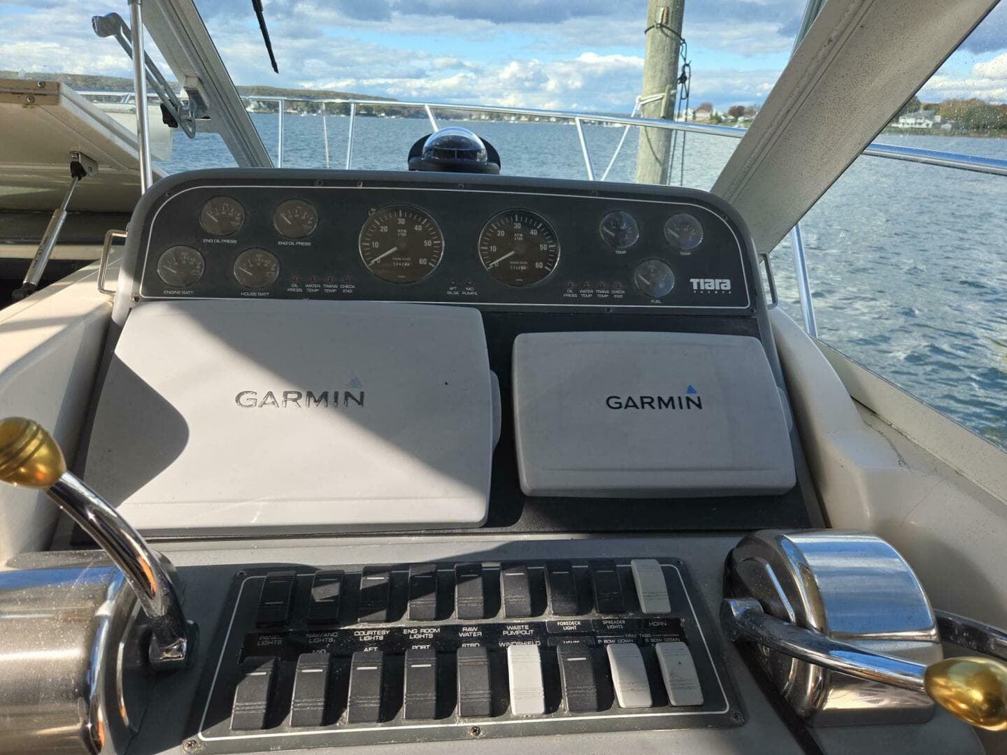 1998 Tiara Yachts Coronet