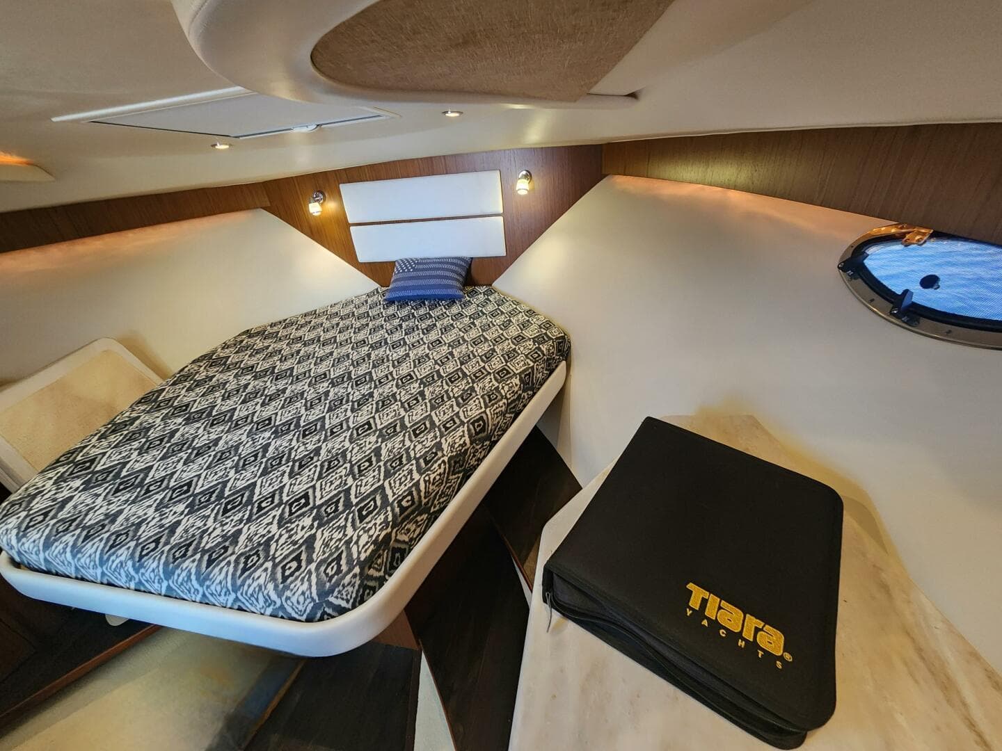 2014 Tiara Yachts 3100 Coronet