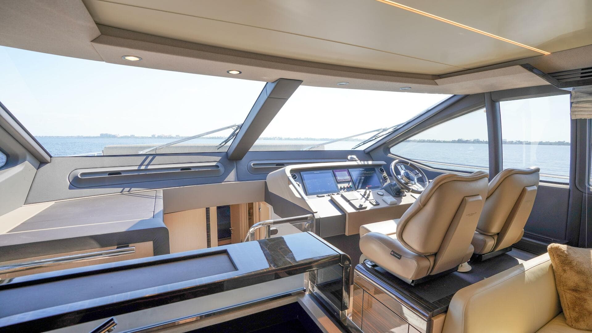 2017 Azimut 66 Flybridge