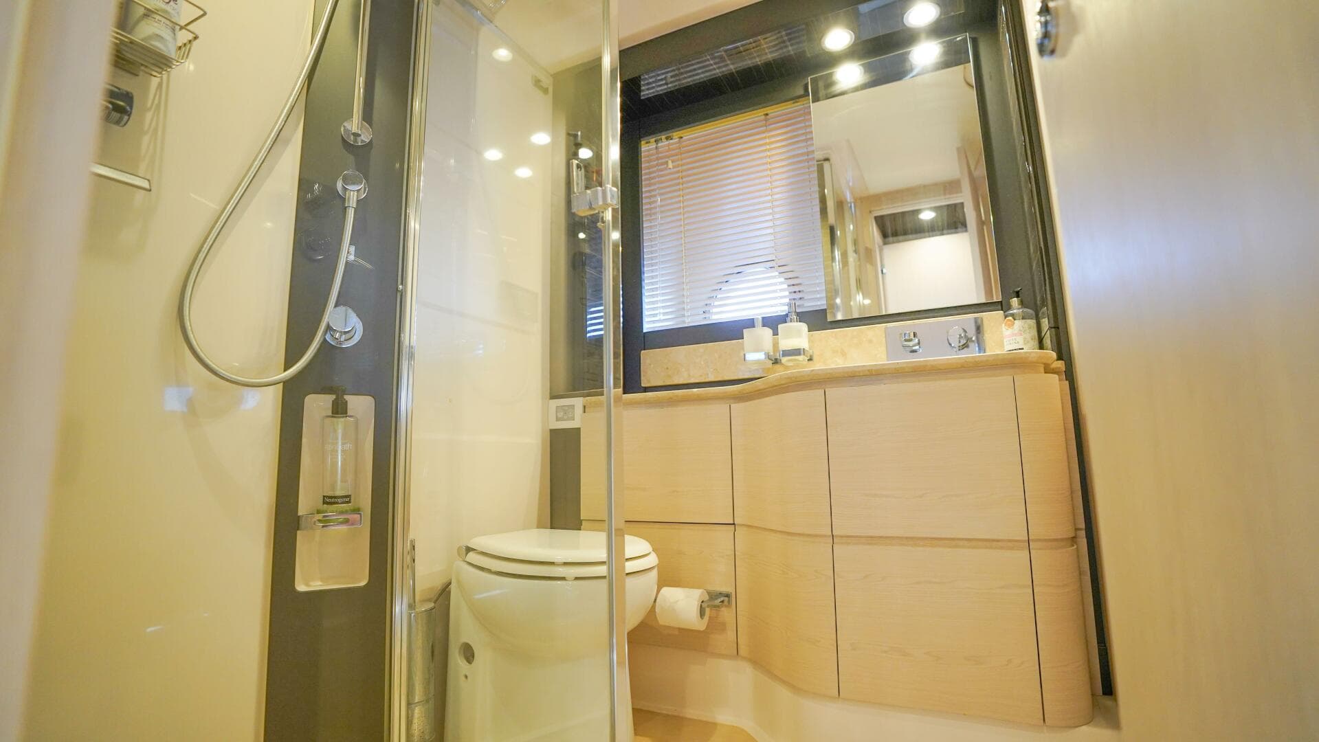 2017 Azimut 66 Flybridge