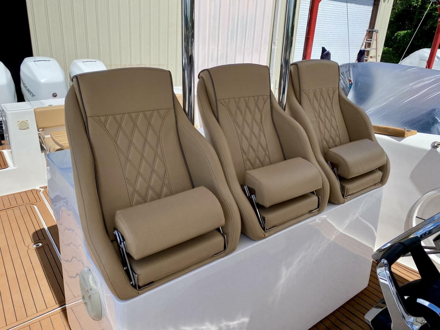 2023 Fishing Raptor 390 Solarium