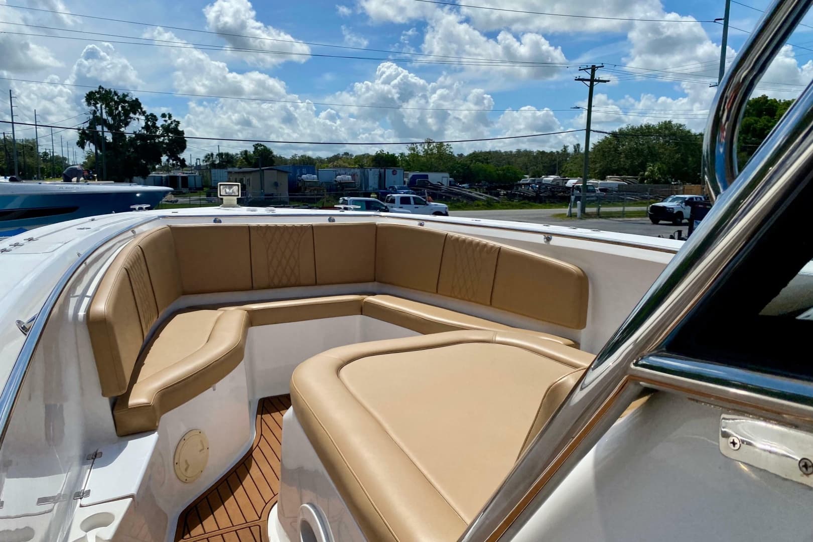 2023 Fishing Raptor 390 Solarium